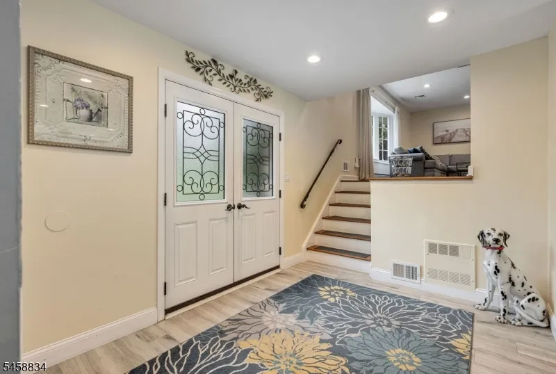 14 Aspen Ct Paramus, NJ 07652