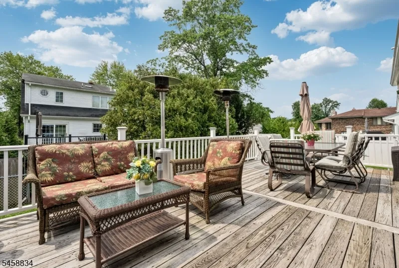 14 Aspen Ct Paramus, NJ 07652