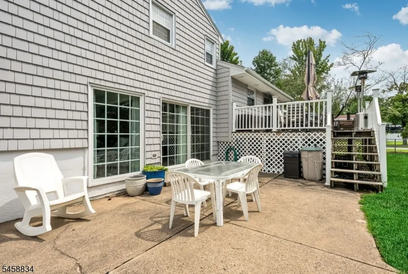 14 Aspen Ct Paramus, NJ 07652