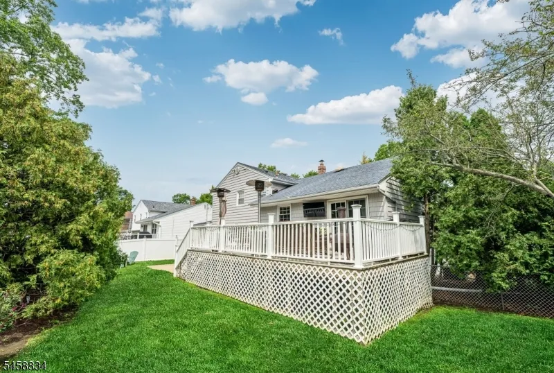 14 Aspen Ct Paramus, NJ 07652