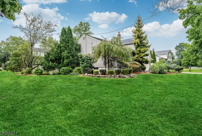 14 Aspen Ct Paramus, NJ 07652