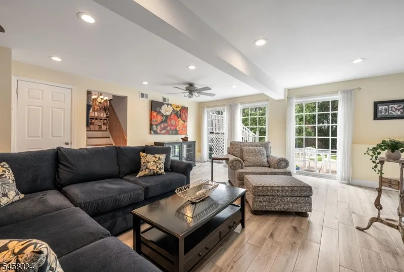 14 Aspen Ct Paramus, NJ 07652