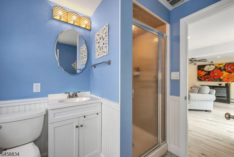 14 Aspen Ct Paramus, NJ 07652