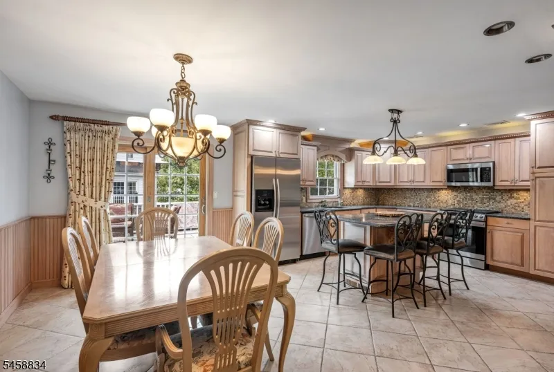 14 Aspen Ct Paramus, NJ 07652