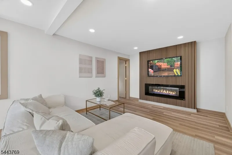 15 Elberta Rd Maplewood, NJ 07040