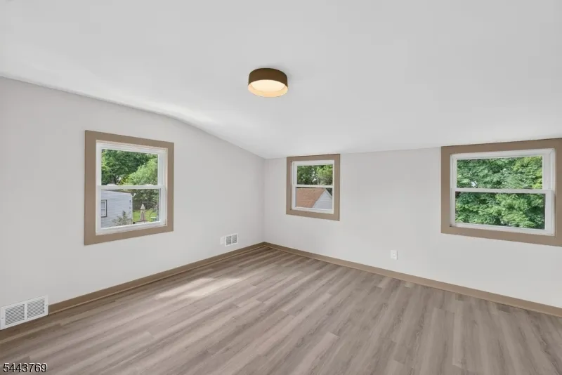 15 Elberta Rd Maplewood, NJ 07040