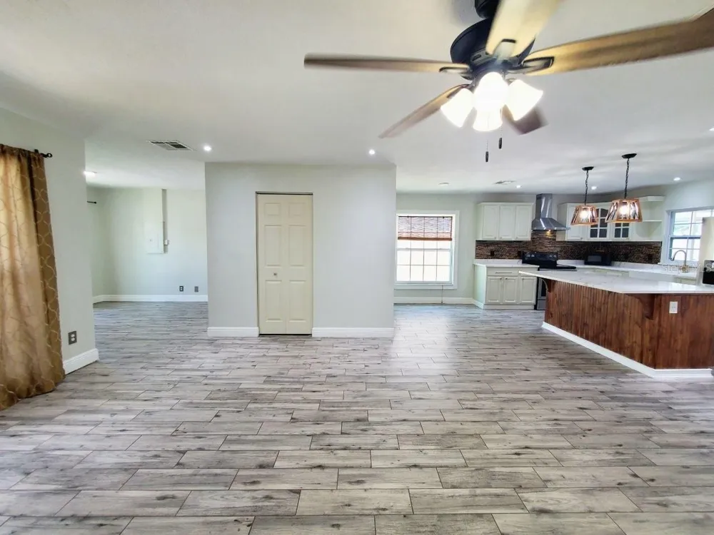 6832 SWAIN AVENUE Tampa, FL 33625