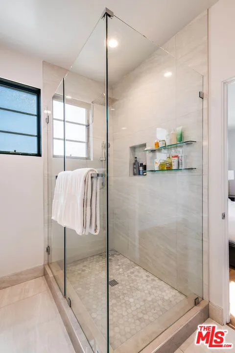 10610 W Kareen Court Toluca Lake, CA 91602
