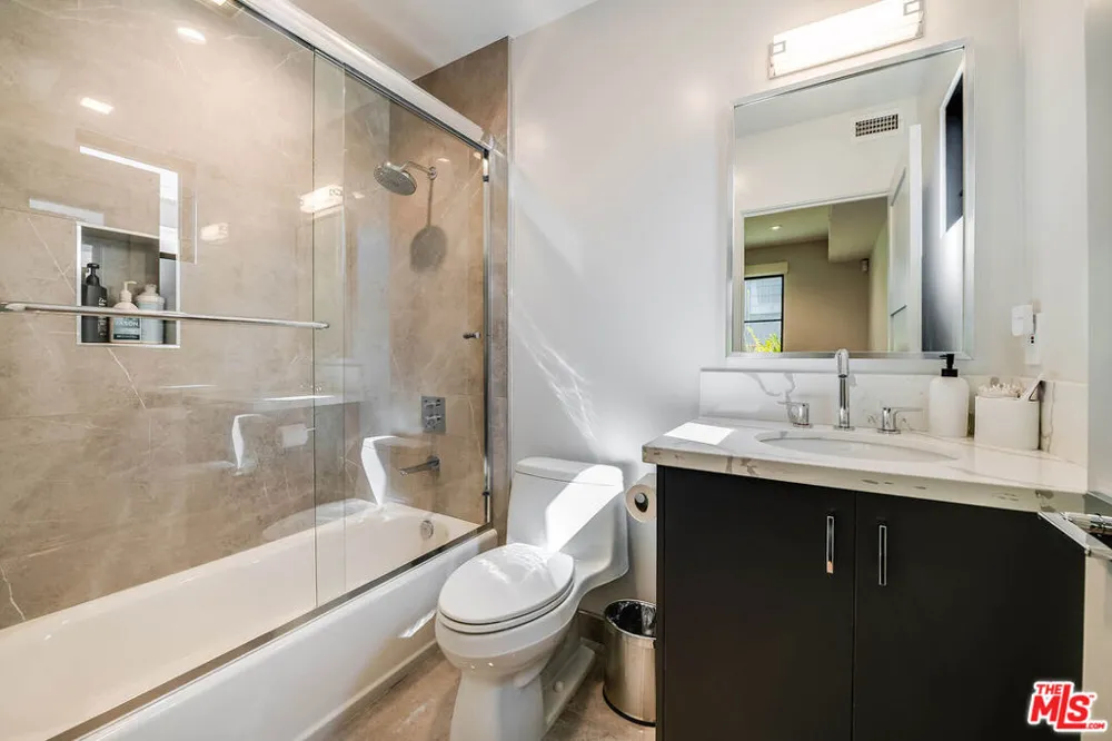 10610 W Kareen Court Toluca Lake, CA 91602