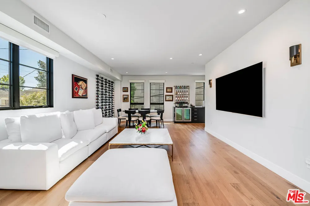 10610 W Kareen Court Toluca Lake, CA 91602