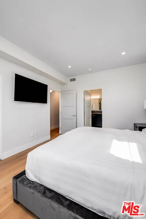 10610 W Kareen Court Toluca Lake, CA 91602
