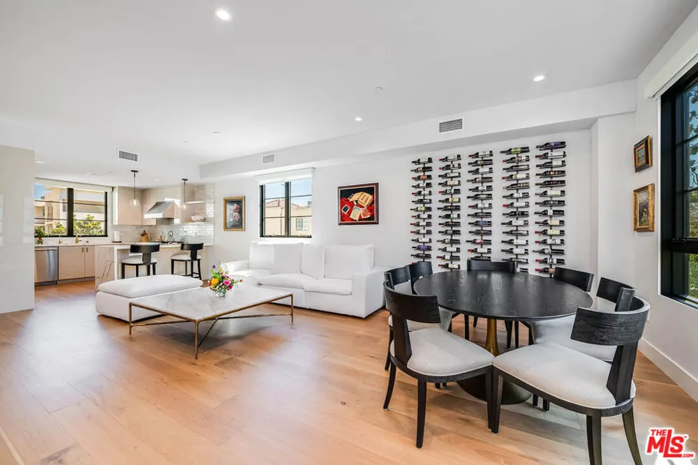 10610 W Kareen Court Toluca Lake, CA 91602