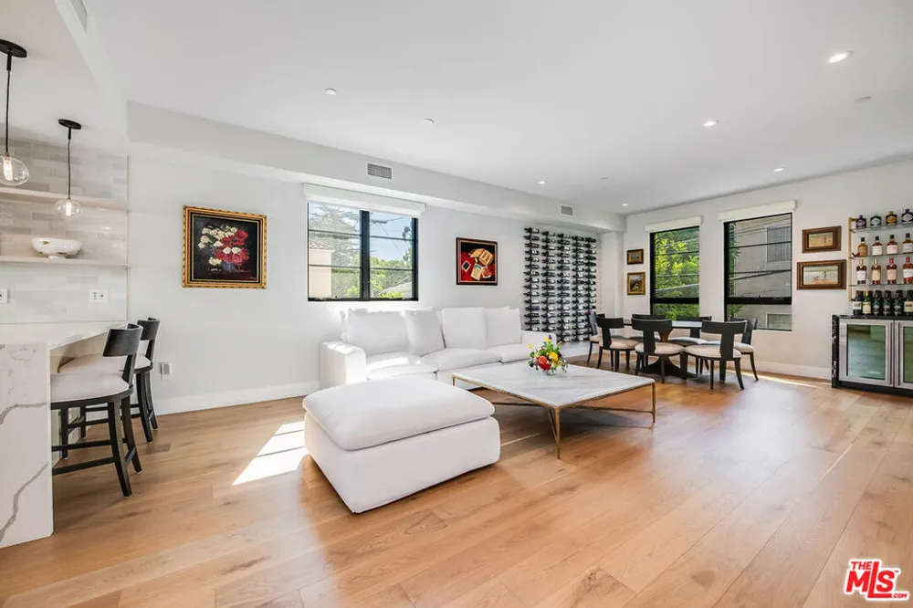 10610 W Kareen Court Toluca Lake, CA 91602
