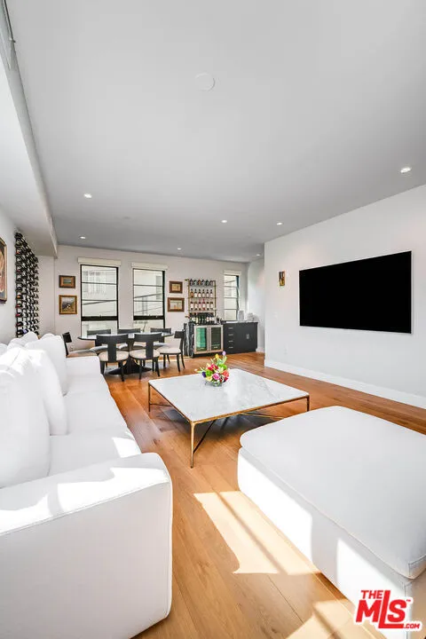 10610 W Kareen Court Toluca Lake, CA 91602