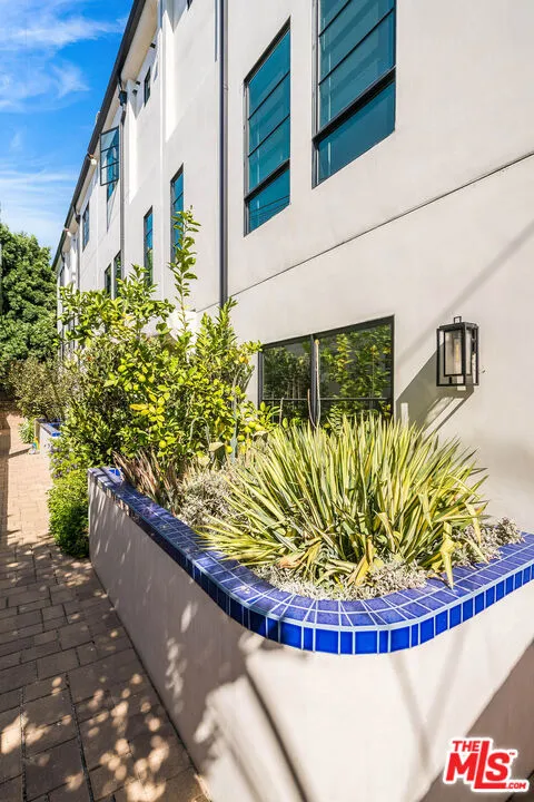 10610 W Kareen Court Toluca Lake, CA 91602