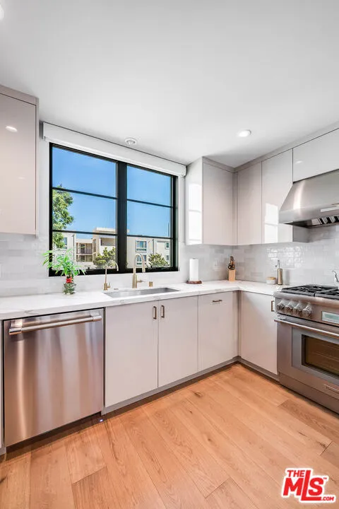 10610 W Kareen Court Toluca Lake, CA 91602