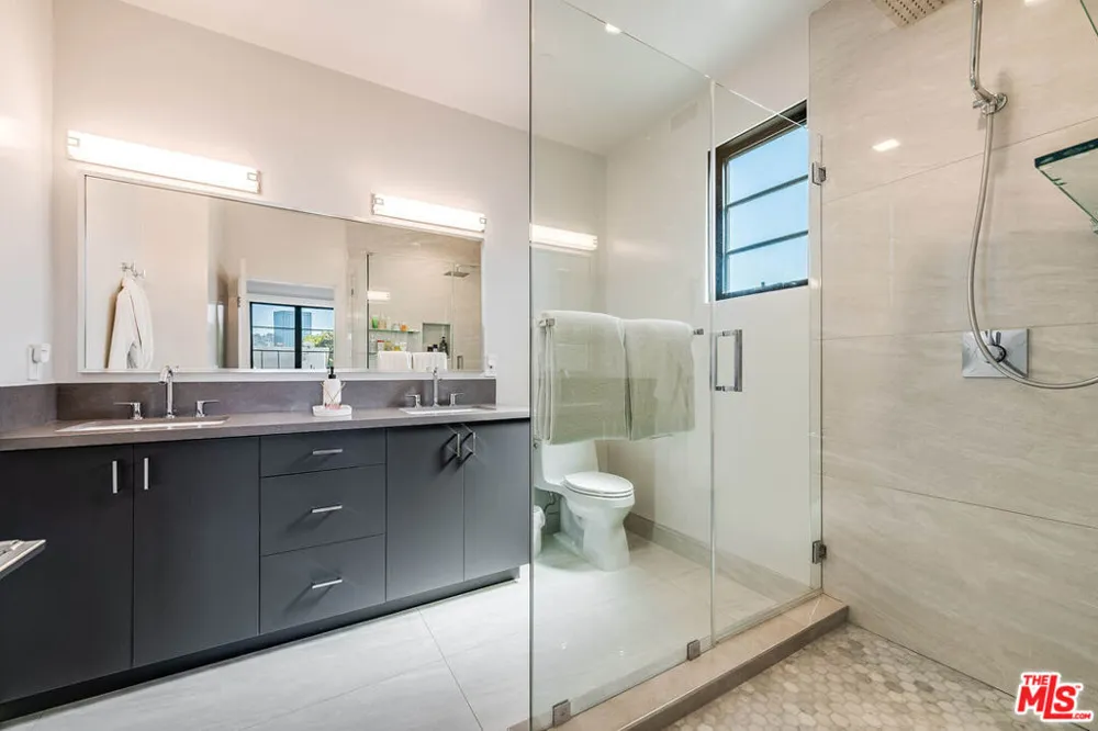 10610 W Kareen Court Toluca Lake, CA 91602