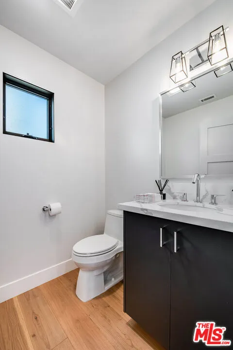 10610 W Kareen Court Toluca Lake, CA 91602