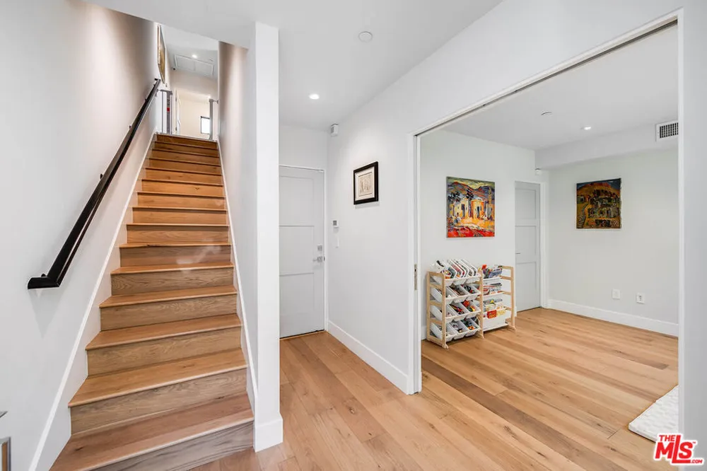 10610 W Kareen Court Toluca Lake, CA 91602