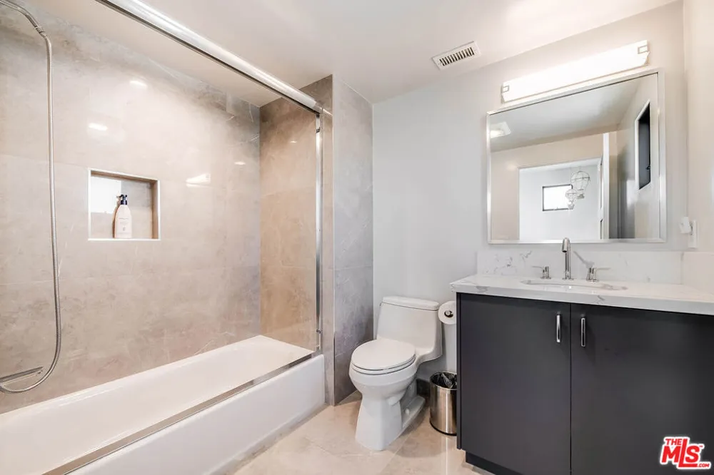 10610 W Kareen Court Toluca Lake, CA 91602