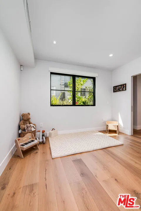 10610 W Kareen Court Toluca Lake, CA 91602