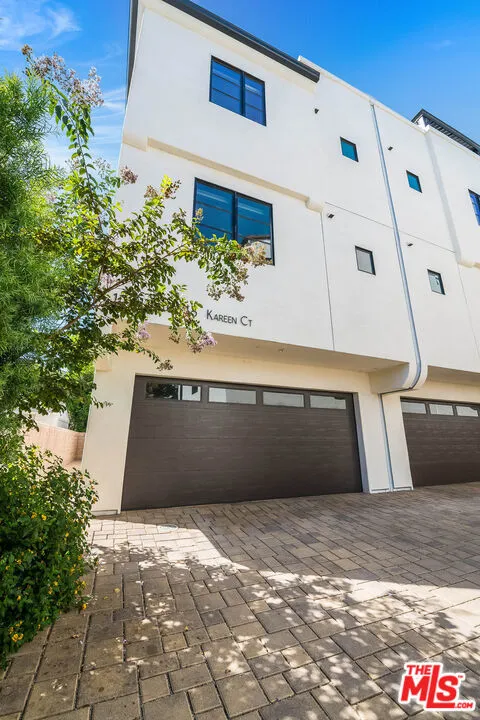 10610 W Kareen Court Toluca Lake, CA 91602