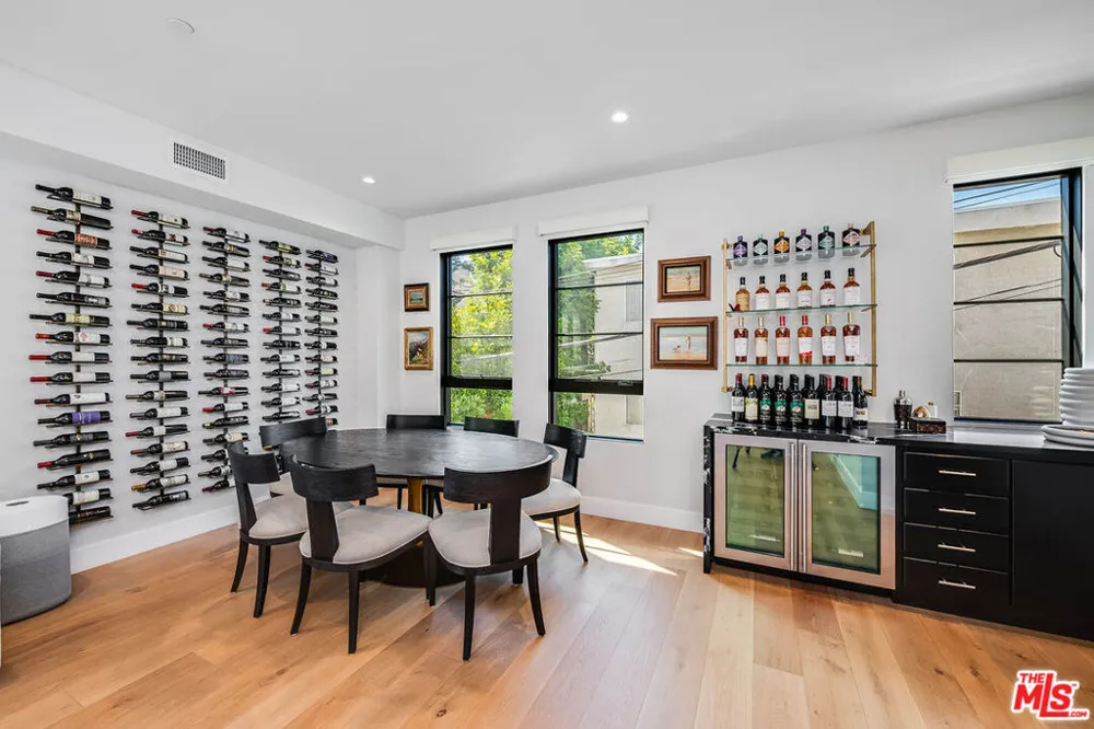10610 W Kareen Court Toluca Lake, CA 91602