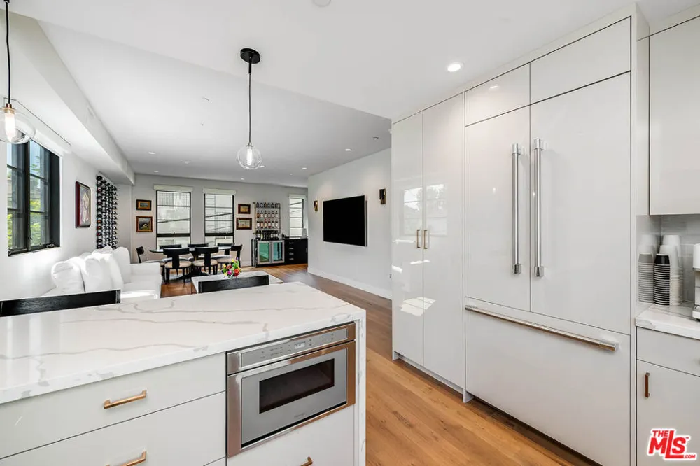 10610 W Kareen Court Toluca Lake, CA 91602