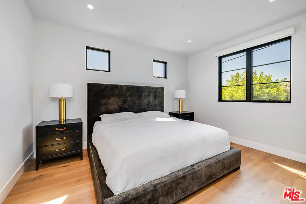 10610 W Kareen Court Toluca Lake, CA 91602