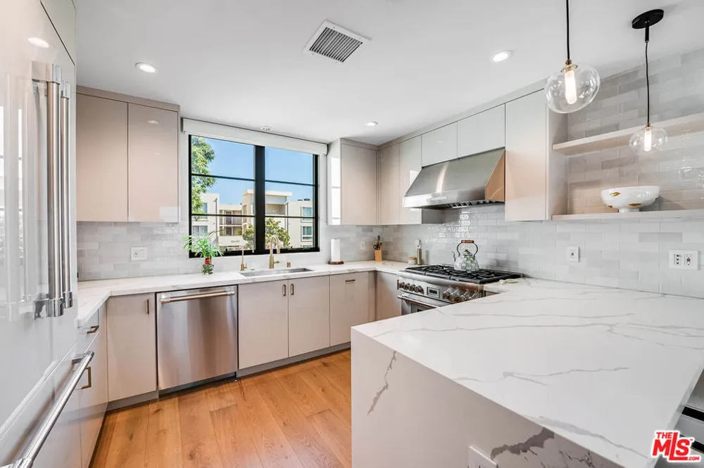 10610 W Kareen Court Toluca Lake, CA 91602