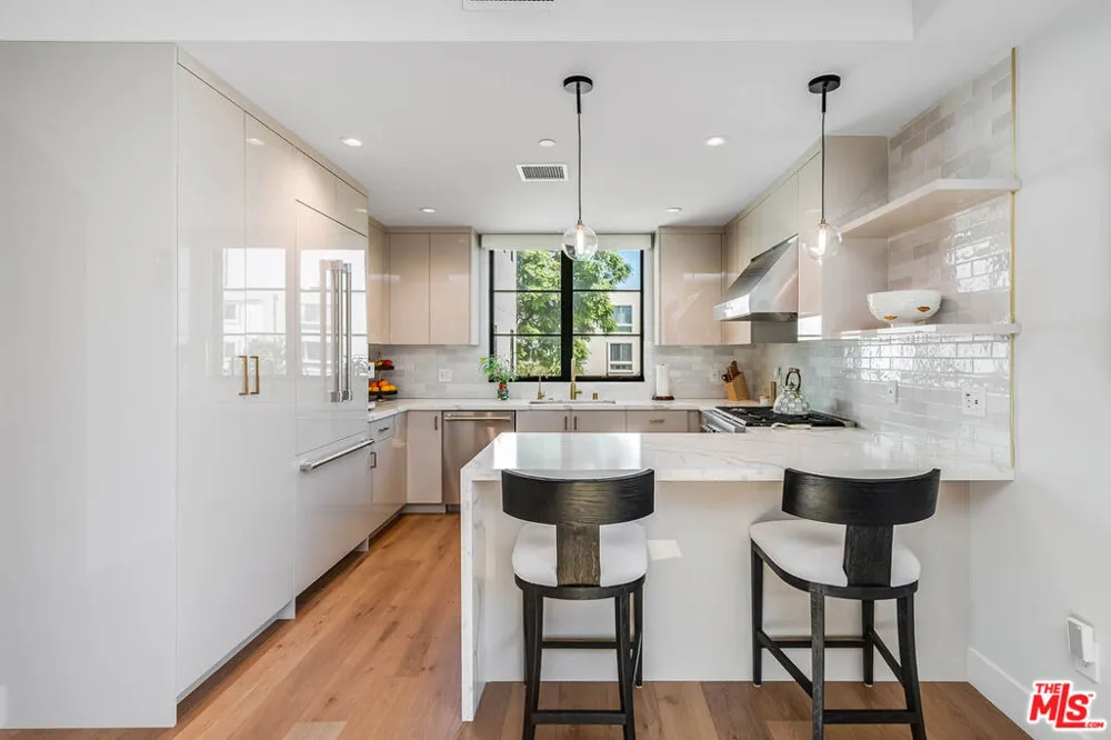 10610 W Kareen Court Toluca Lake, CA 91602