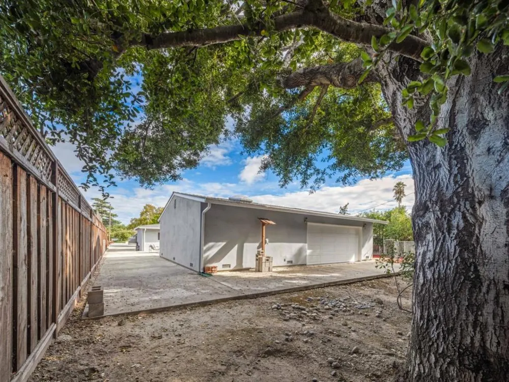 18564 Paseo Tierra Saratoga, CA 95070