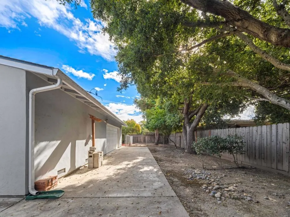 18564 Paseo Tierra Saratoga, CA 95070