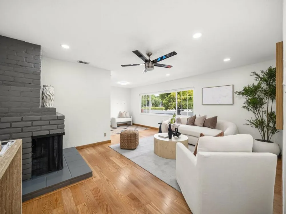 18564 Paseo Tierra Saratoga, CA 95070
