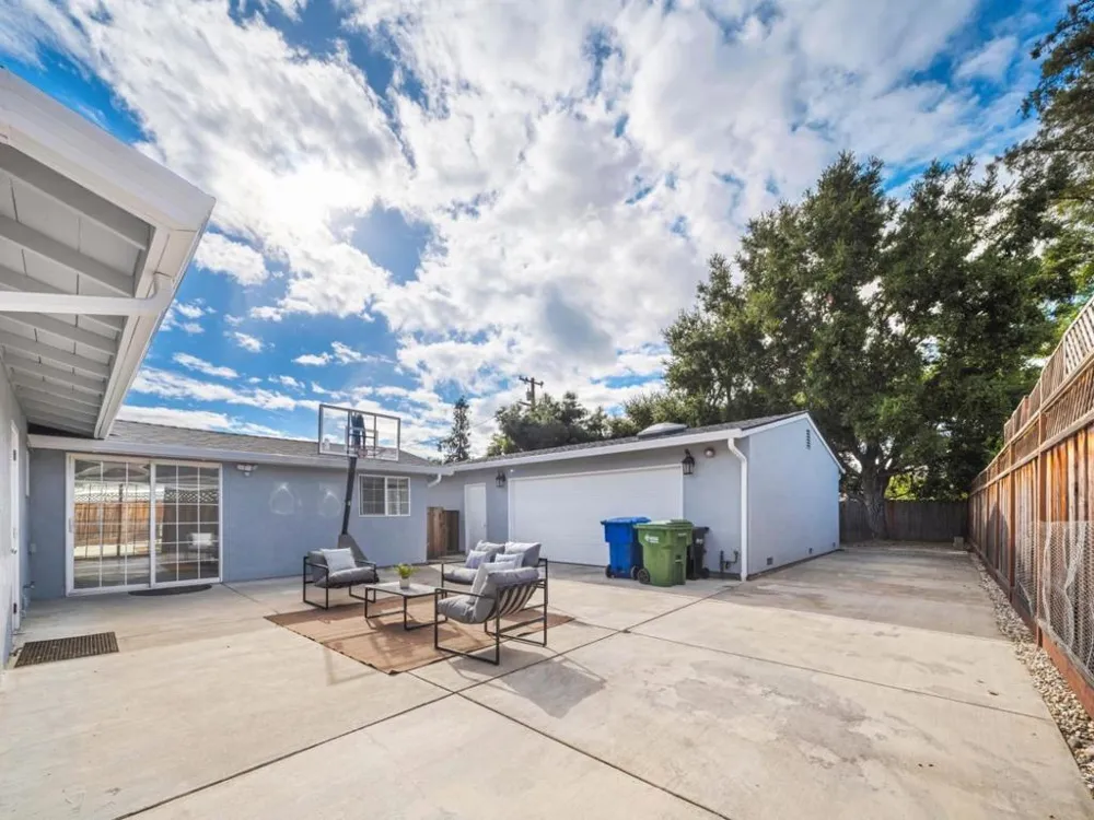 18564 Paseo Tierra Saratoga, CA 95070
