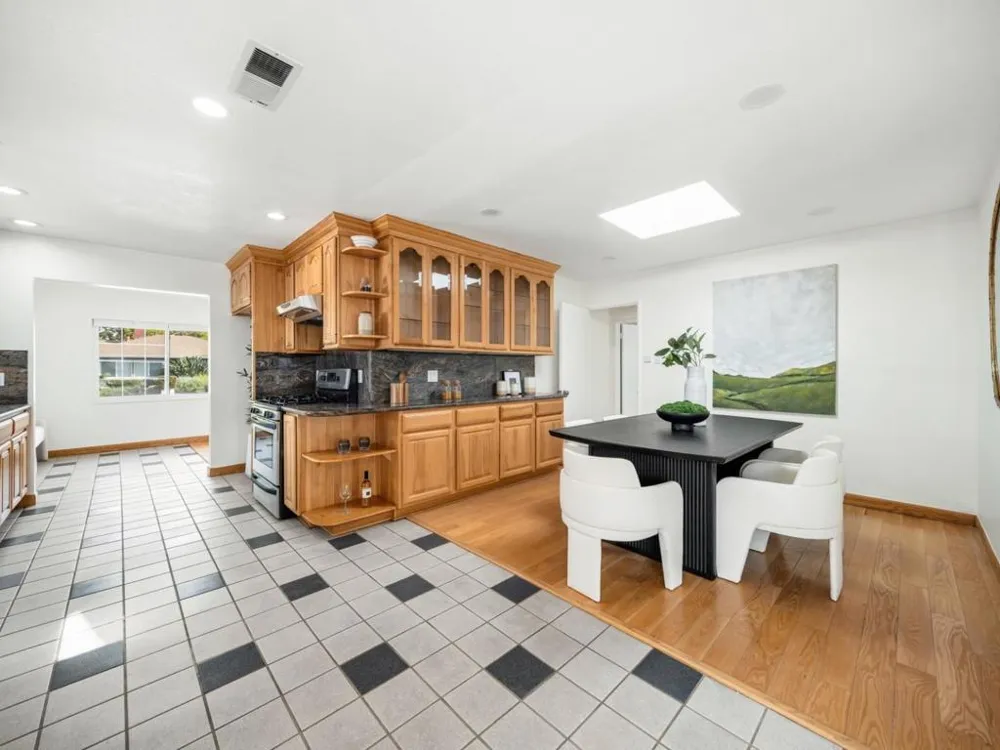 18564 Paseo Tierra Saratoga, CA 95070