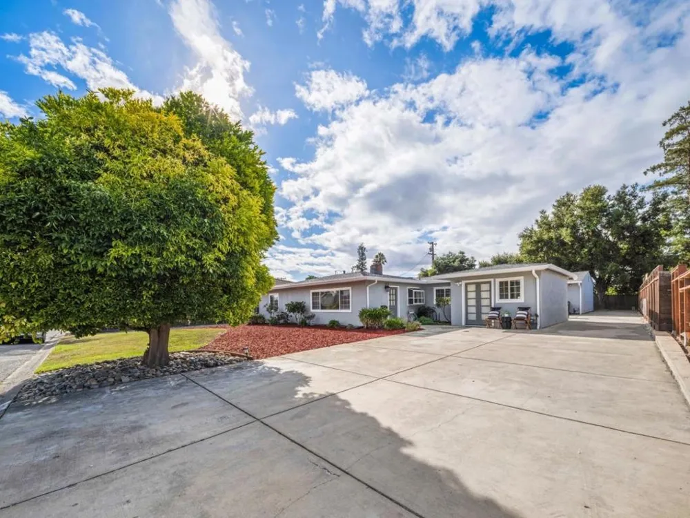 18564 Paseo Tierra Saratoga, CA 95070