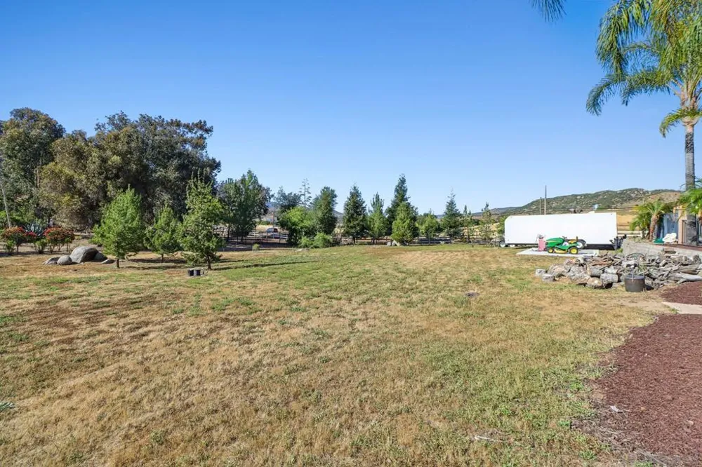 9086 Hunter Pass Alpine, CA 91901