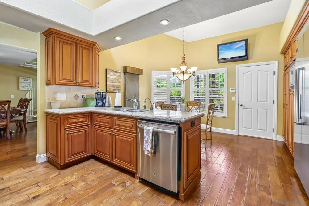 9086 Hunter Pass Alpine, CA 91901