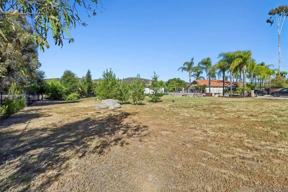 9086 Hunter Pass Alpine, CA 91901