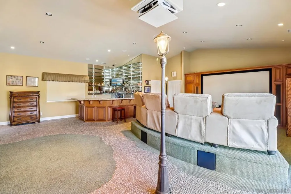 9086 Hunter Pass Alpine, CA 91901