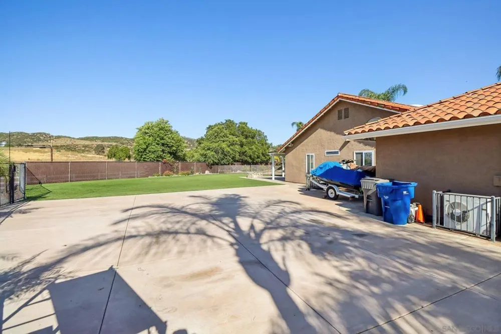 9086 Hunter Pass Alpine, CA 91901