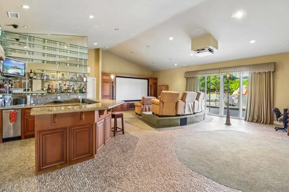 9086 Hunter Pass Alpine, CA 91901