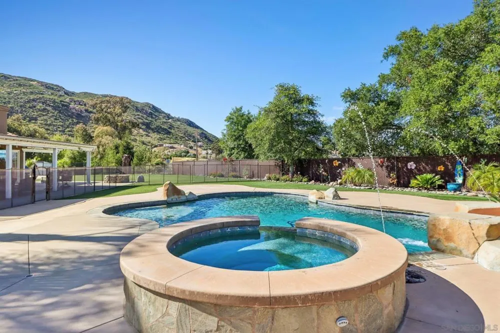 9086 Hunter Pass Alpine, CA 91901