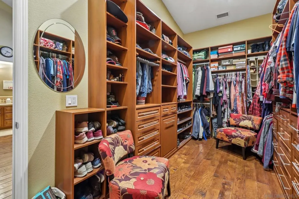 9086 Hunter Pass Alpine, CA 91901