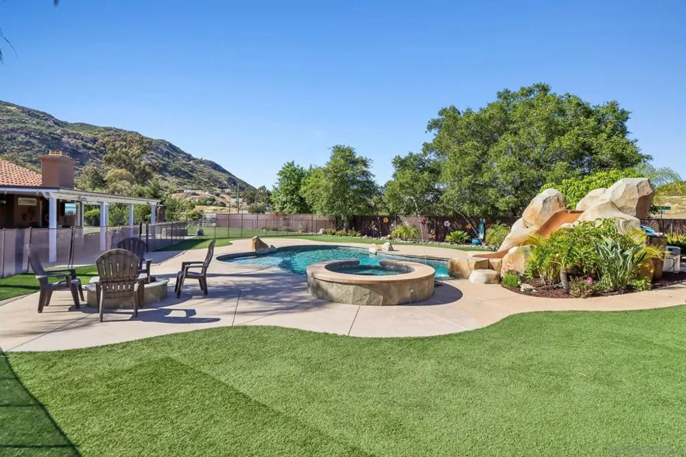 9086 Hunter Pass Alpine, CA 91901