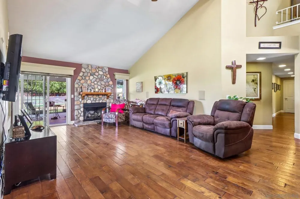 9086 Hunter Pass Alpine, CA 91901