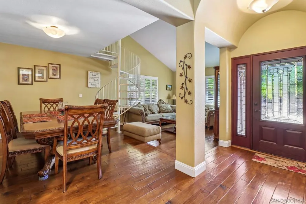 9086 Hunter Pass Alpine, CA 91901