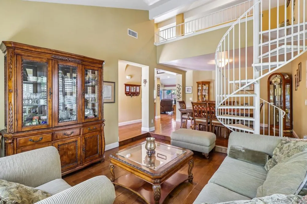 9086 Hunter Pass Alpine, CA 91901