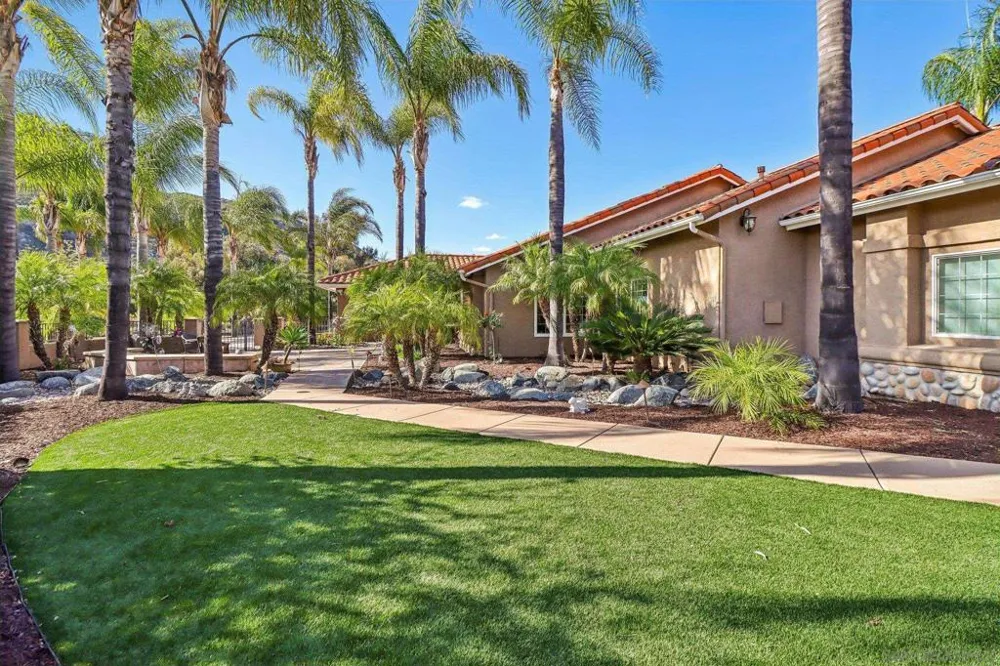 9086 Hunter Pass Alpine, CA 91901